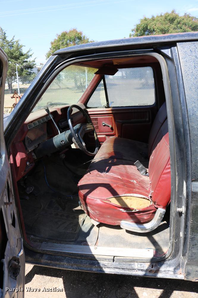 image for item DD0118 1984 Ford F150 SuperCab pickup truck