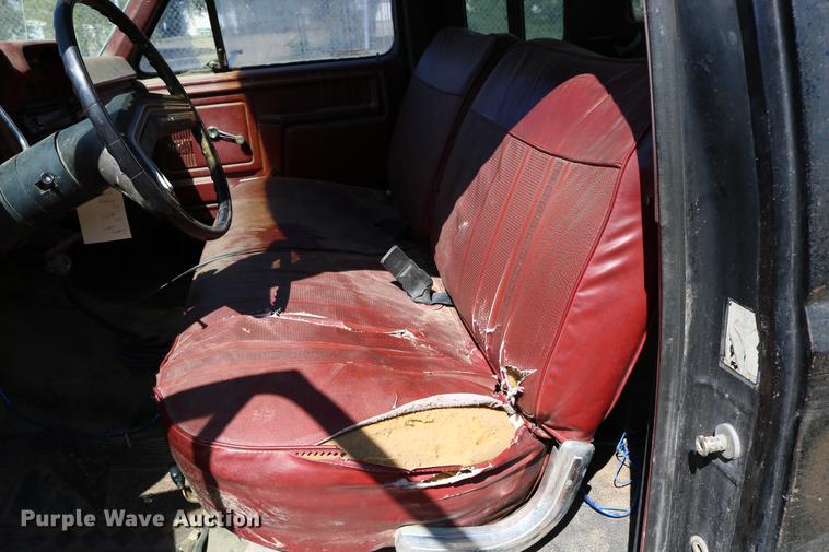 image for item DD0118 1984 Ford F150 SuperCab pickup truck