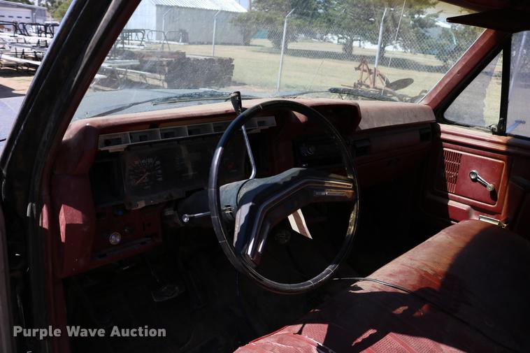 image for item DD0118 1984 Ford F150 SuperCab pickup truck