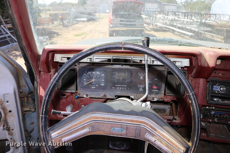 image for item DD0118 1984 Ford F150 SuperCab pickup truck