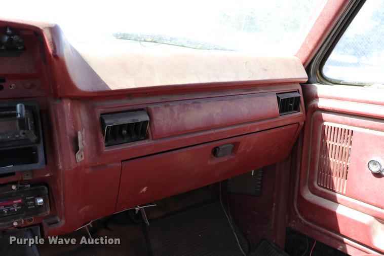 image for item DD0118 1984 Ford F150 SuperCab pickup truck