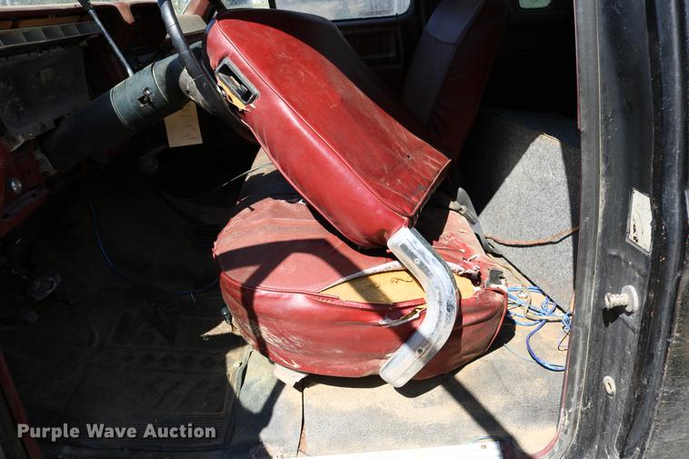 image for item DD0118 1984 Ford F150 SuperCab pickup truck