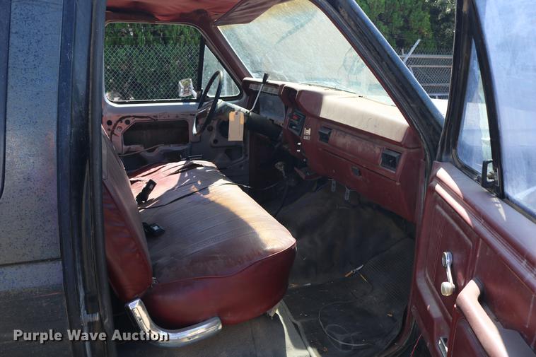 image for item DD0118 1984 Ford F150 SuperCab pickup truck