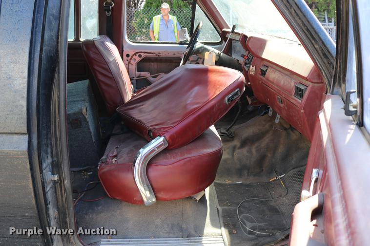 image for item DD0118 1984 Ford F150 SuperCab pickup truck