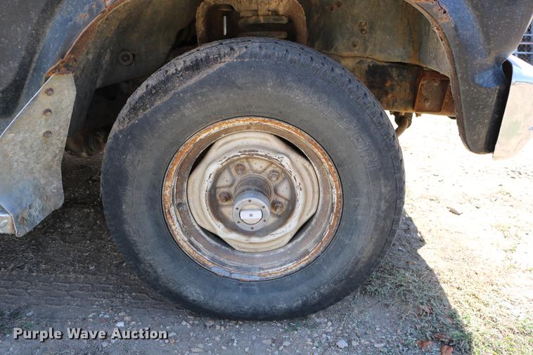 image for item DD0118 1984 Ford F150 SuperCab pickup truck