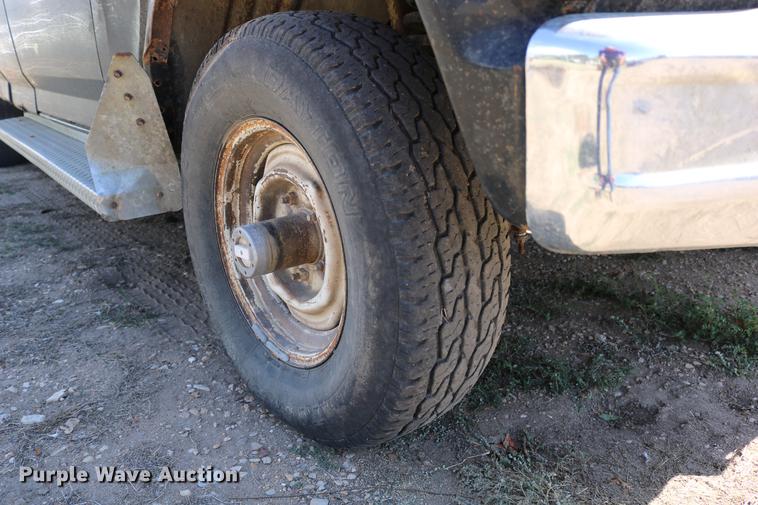 image for item DD0118 1984 Ford F150 SuperCab pickup truck