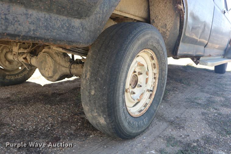 image for item DD0118 1984 Ford F150 SuperCab pickup truck