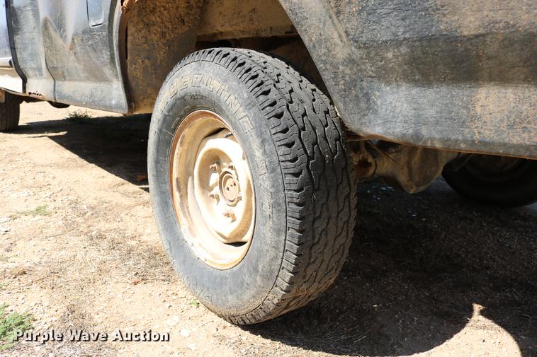 image for item DD0118 1984 Ford F150 SuperCab pickup truck