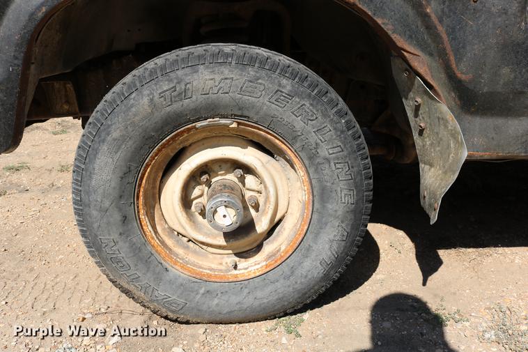 image for item DD0118 1984 Ford F150 SuperCab pickup truck