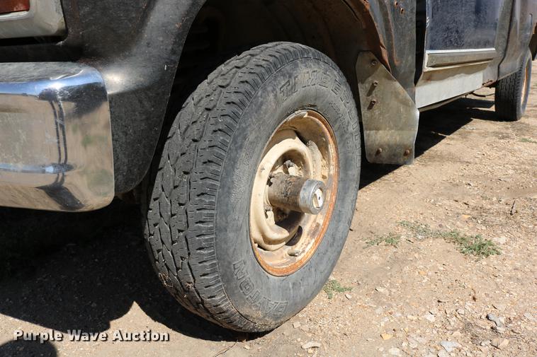 image for item DD0118 1984 Ford F150 SuperCab pickup truck