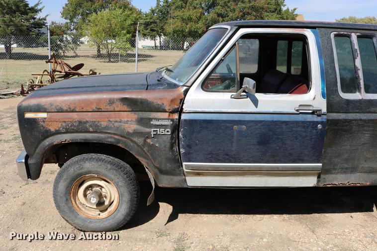 image for item DD0118 1984 Ford F150 SuperCab pickup truck