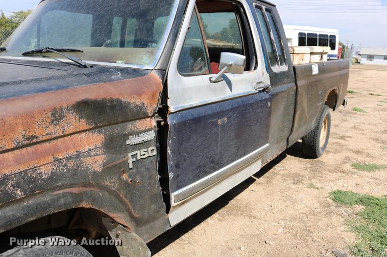 image for item DD0118 1984 Ford F150 SuperCab pickup truck