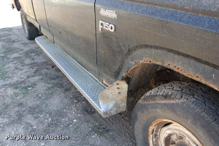 image for item DD0118 1984 Ford F150 SuperCab pickup truck