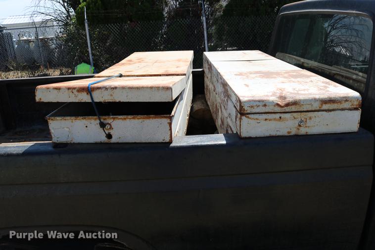 image for item DD0118 1984 Ford F150 SuperCab pickup truck