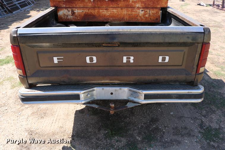 image for item DD0118 1984 Ford F150 SuperCab pickup truck