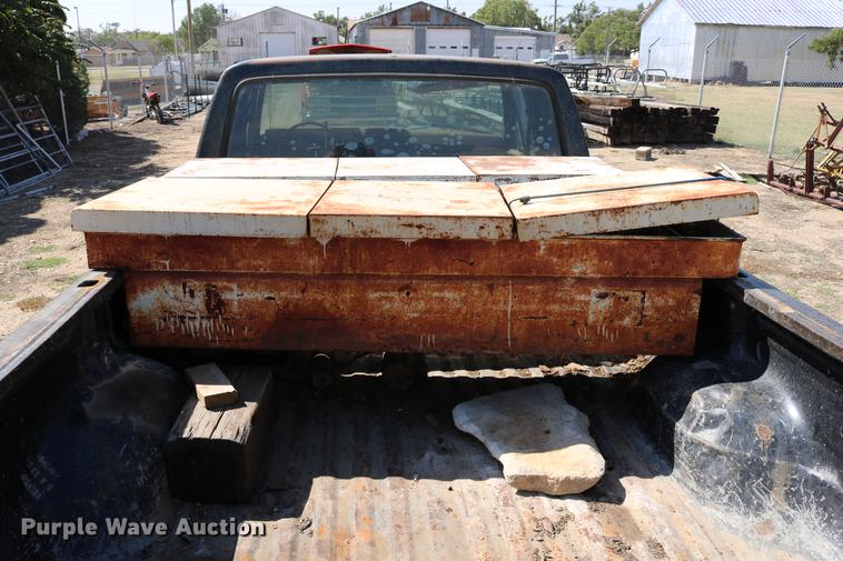 image for item DD0118 1984 Ford F150 SuperCab pickup truck