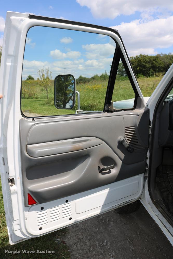 image for item DD0171 1994 Ford F450 Super Duty dump truck