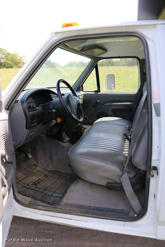 image for item DD0171 1994 Ford F450 Super Duty dump truck