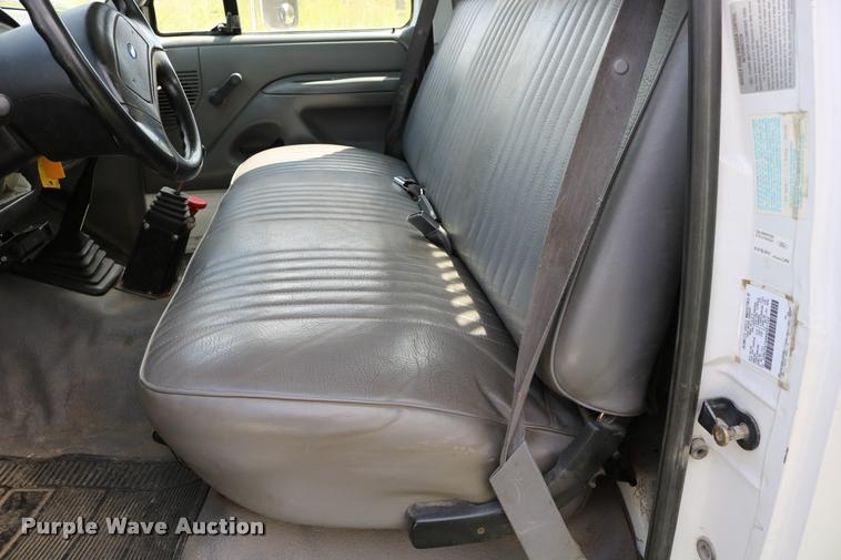 image for item DD0171 1994 Ford F450 Super Duty dump truck