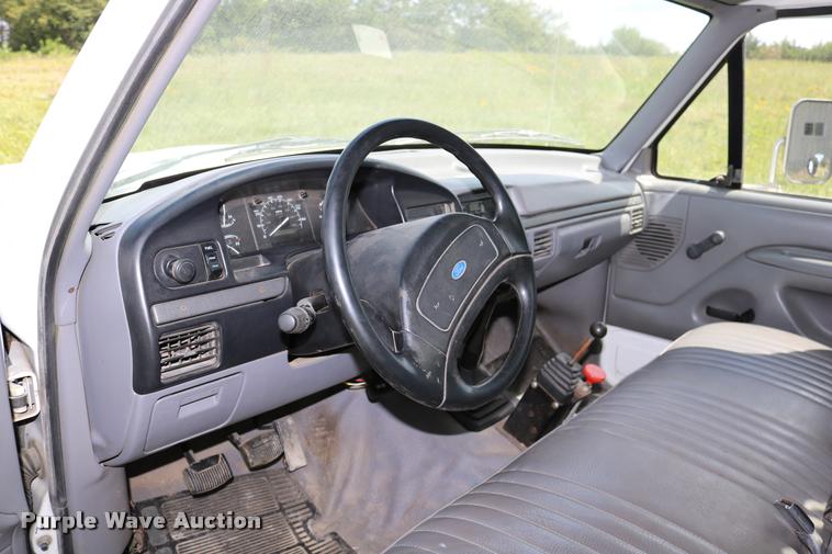 image for item DD0171 1994 Ford F450 Super Duty dump truck