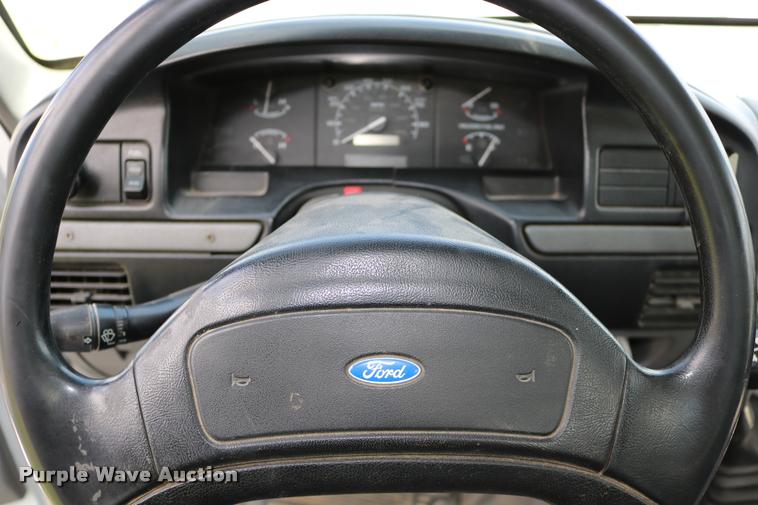 image for item DD0171 1994 Ford F450 Super Duty dump truck