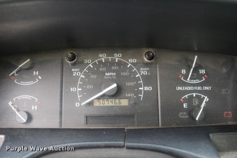 image for item DD0171 1994 Ford F450 Super Duty dump truck