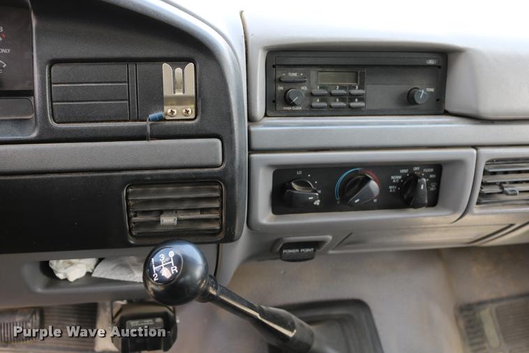 image for item DD0171 1994 Ford F450 Super Duty dump truck