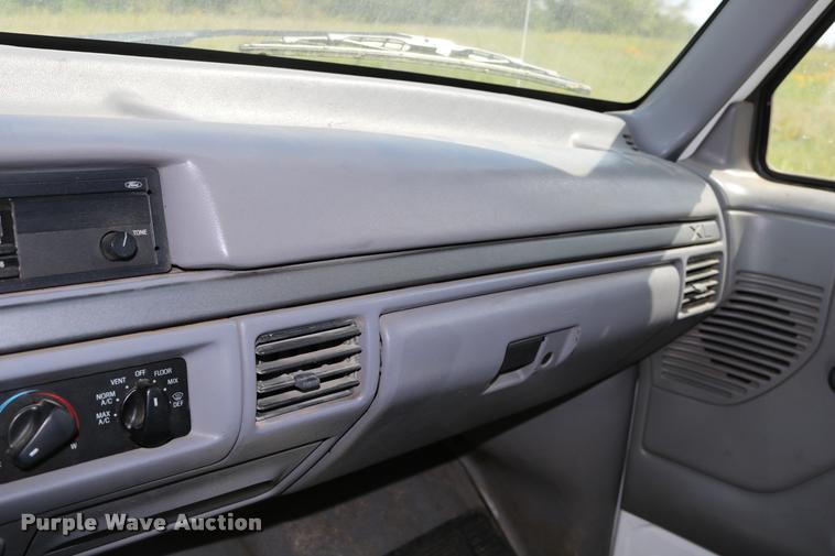 image for item DD0171 1994 Ford F450 Super Duty dump truck