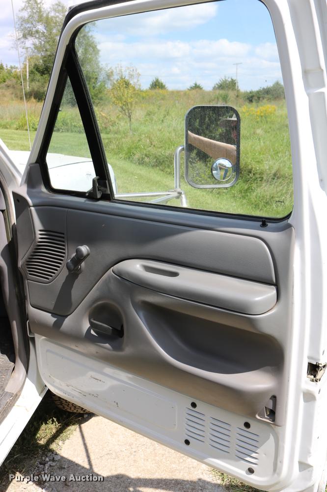 image for item DD0171 1994 Ford F450 Super Duty dump truck