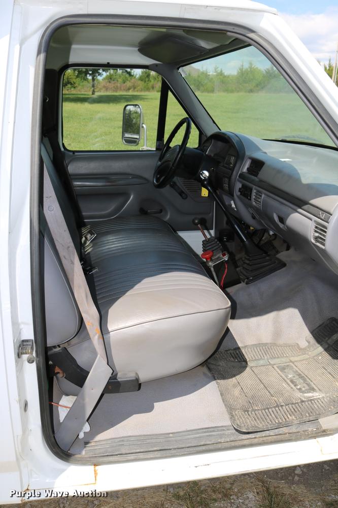 image for item DD0171 1994 Ford F450 Super Duty dump truck