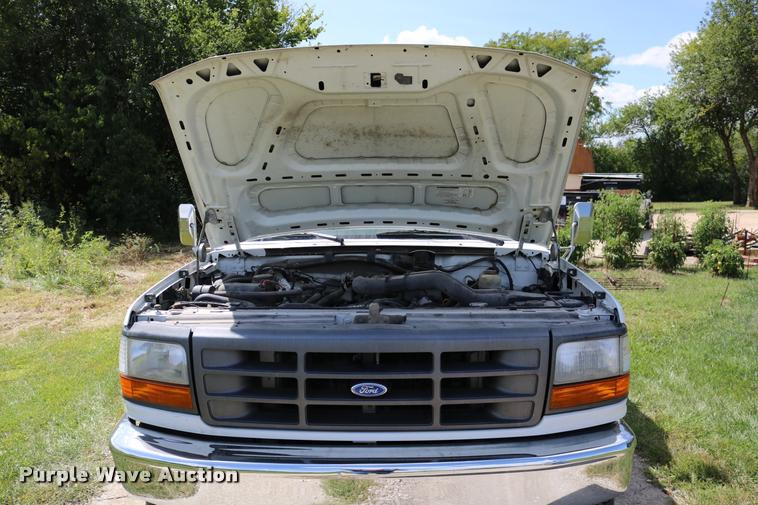 image for item DD0171 1994 Ford F450 Super Duty dump truck