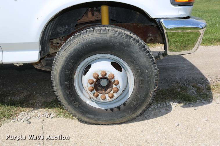 image for item DD0171 1994 Ford F450 Super Duty dump truck