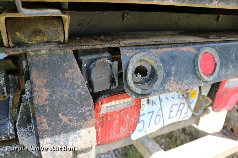 image for item DD0171 1994 Ford F450 Super Duty dump truck