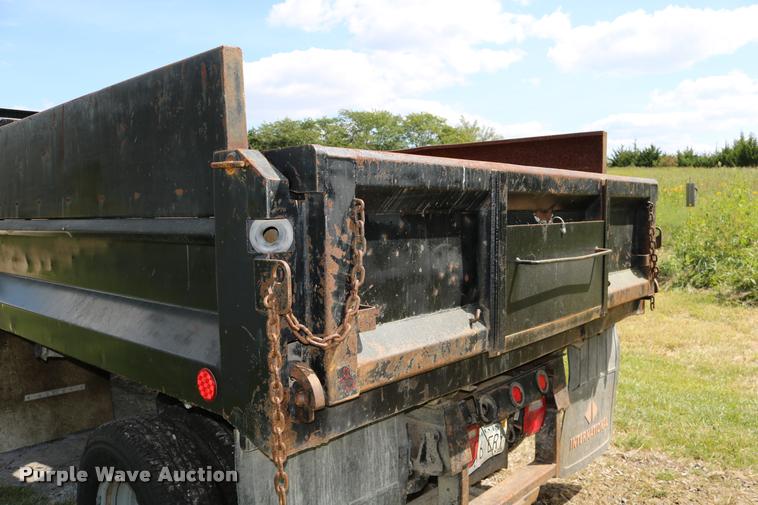 image for item DD0171 1994 Ford F450 Super Duty dump truck