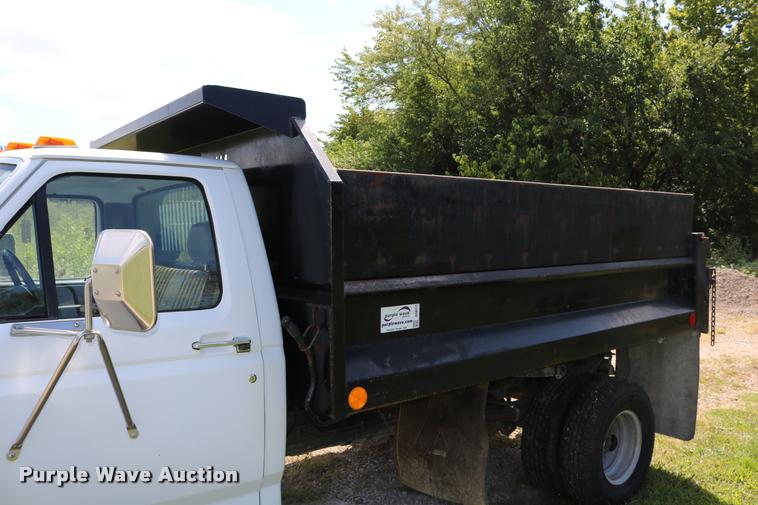 image for item DD0171 1994 Ford F450 Super Duty dump truck