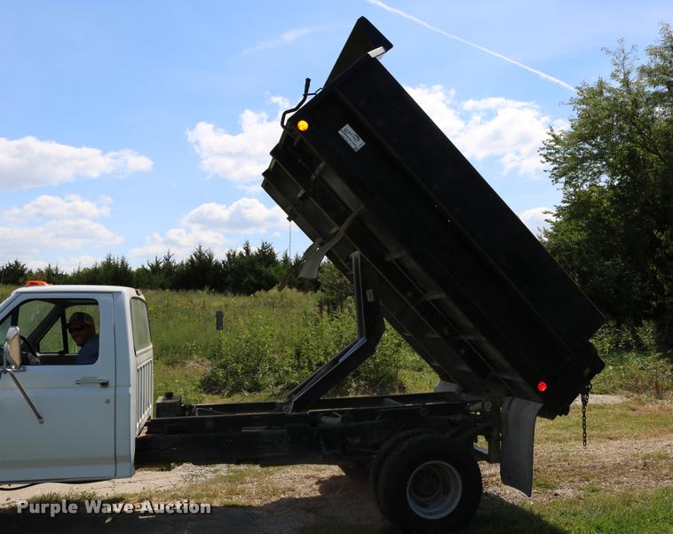 image for item DD0171 1994 Ford F450 Super Duty dump truck