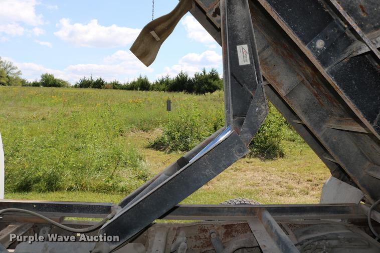 image for item DD0171 1994 Ford F450 Super Duty dump truck