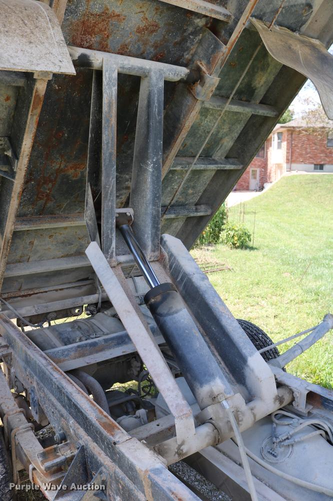 image for item DD0171 1994 Ford F450 Super Duty dump truck