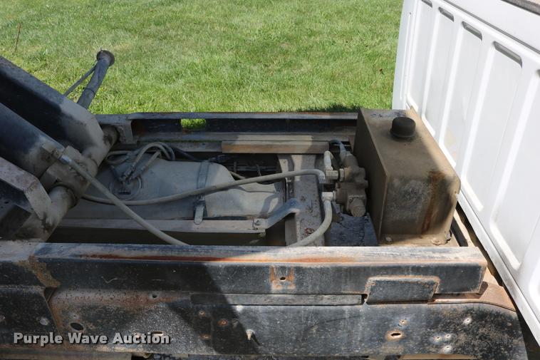 image for item DD0171 1994 Ford F450 Super Duty dump truck