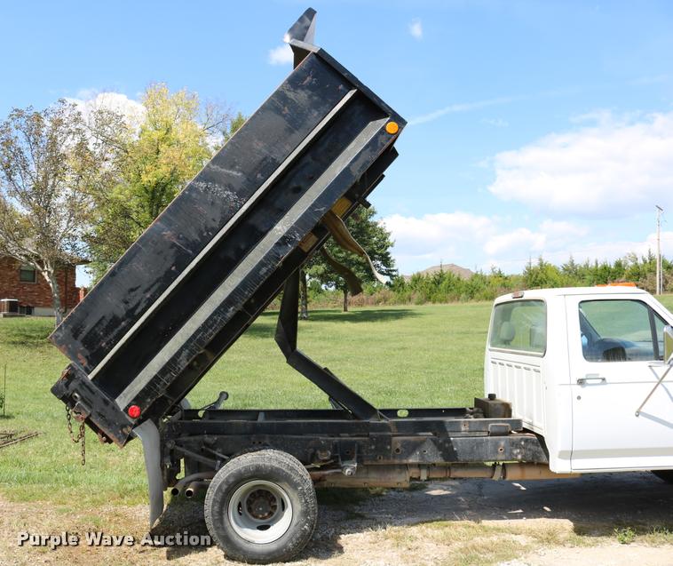 image for item DD0171 1994 Ford F450 Super Duty dump truck