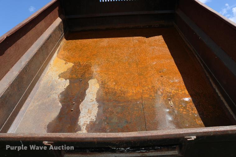 image for item DD0171 1994 Ford F450 Super Duty dump truck