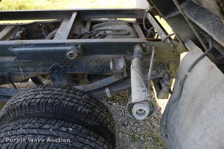 image for item DD0171 1994 Ford F450 Super Duty dump truck