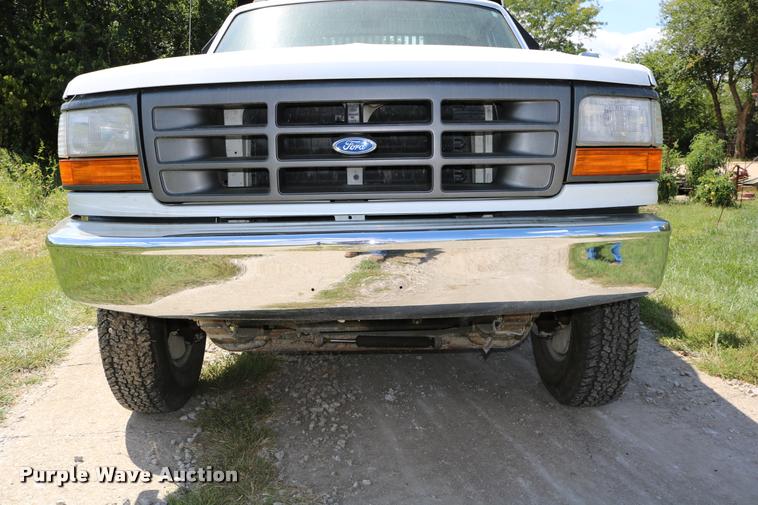image for item DD0171 1994 Ford F450 Super Duty dump truck