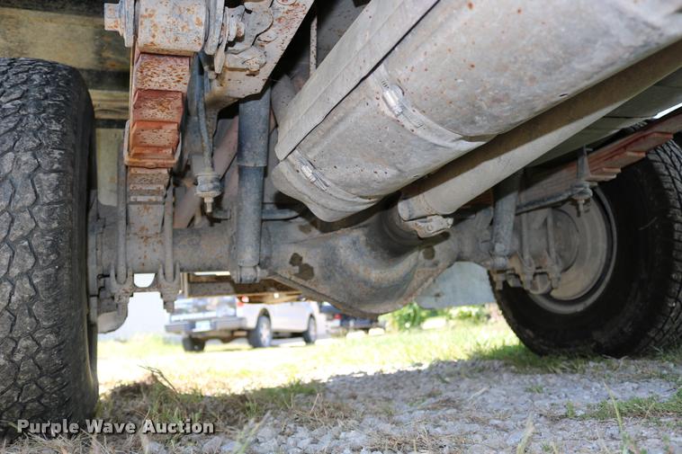 image for item DD0171 1994 Ford F450 Super Duty dump truck