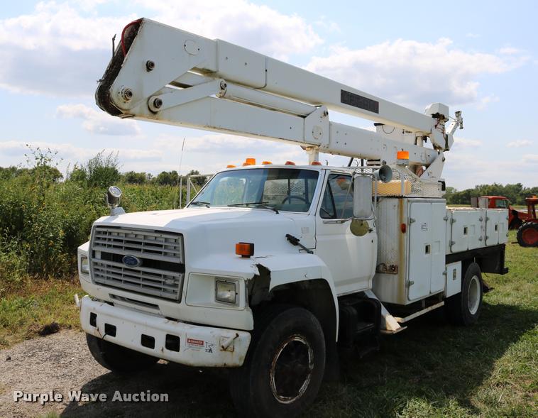 image for item DD0179 1993 Ford F700 bucket truck