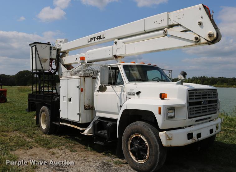 image for item DD0179 1993 Ford F700 bucket truck