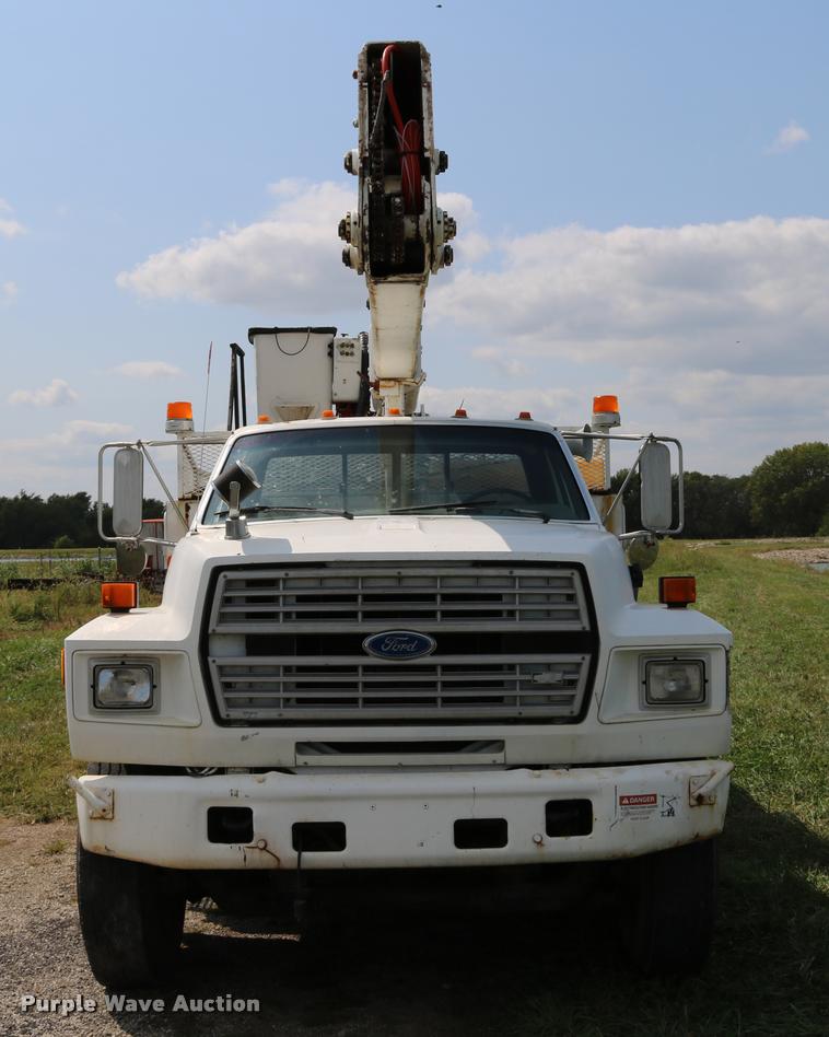 image for item DD0179 1993 Ford F700 bucket truck