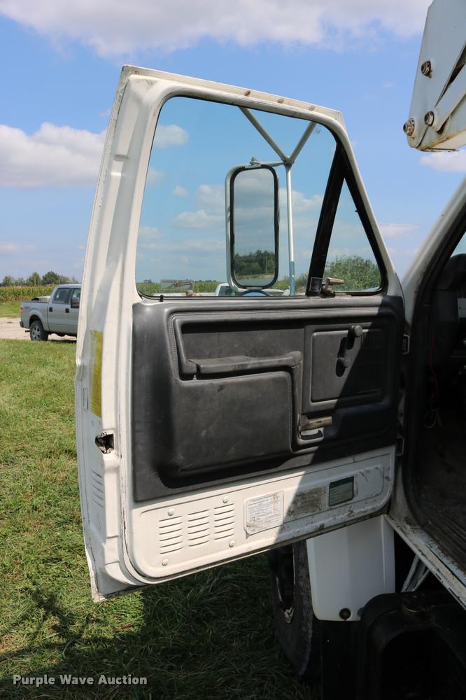 image for item DD0179 1993 Ford F700 bucket truck