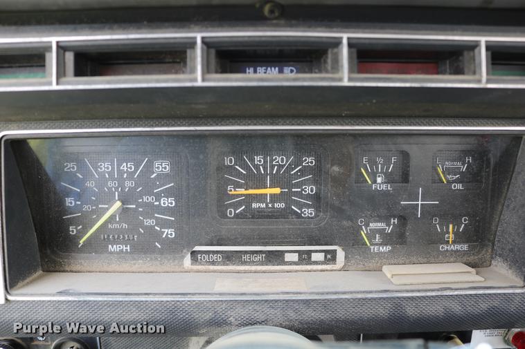 image for item DD0179 1993 Ford F700 bucket truck