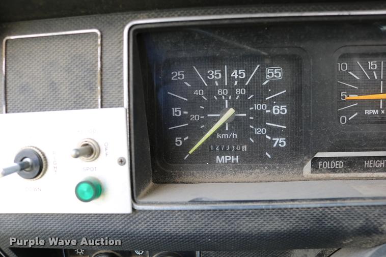 image for item DD0179 1993 Ford F700 bucket truck